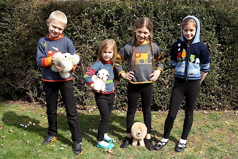 Kinderpullover und -jacke